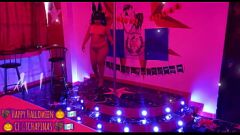 Jouer Surprise d'Halloween : strip-tease de MILF de Playboy Bunny