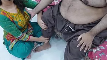 Jouer Indien ma belle-fille faisant mon massage des pieds pendant que je tenais ses seins devenus sexuels avec un audio hindi clair et sale très chaud