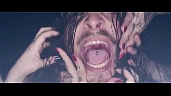 Reproduzir Ao amanhecer - abrace o mal [vídeo oficial]