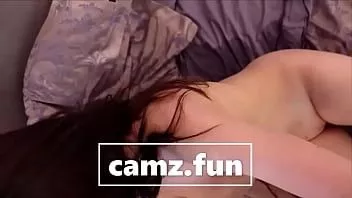 play Teen con grandi tette dal vivo su camz.fun