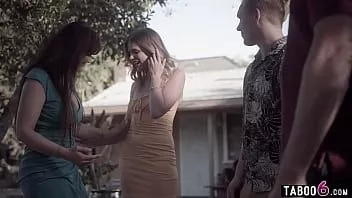 Reproducir La tradición familiar es hacer una película casera con la madrastra syren de mer y el hijastro con su novia adolescente nikki sweet