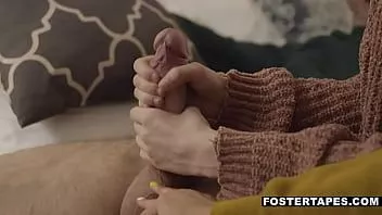 Jouer La fille a attrapé ses parents et ils l'ont baisée - Havane Bleu et Jessae Rosae