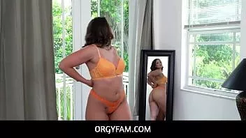 play Orgyfam – MILF-Stiefmutter mit großem Arsch macht mit, nachdem sie ihre kleine Teenager-Stieftochter und ihren Stiefsohn beim Ficken erwischt hat – Athena Heart, Mandy Waters, Nicky Rebell