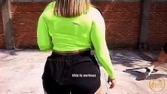 Reproduzir Lésbicas latinas curvilíneas Kylei Ellish e Linda Clauss esguicham na sauna