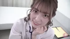 Reproduzir Sexy asiática médica Akari Mitani mostra seus peitos e espólio