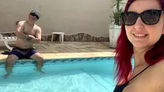 Reproducir Orgía en la piscina pública: Joy Cardozo y Rotten Venus se mojan con tetas grandes y pequeñas