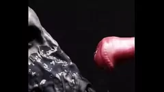 再生 毛皮で覆われたポニープレイの巨乳の馬の女の子が巨大な馬のチンポをしごく