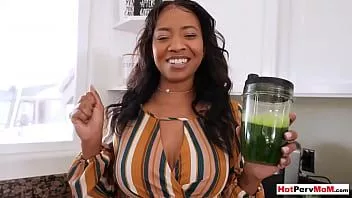 Afspelen Ebony milf fitness stiefmoeder september regeren proeven stiefzonen grote witte lul
